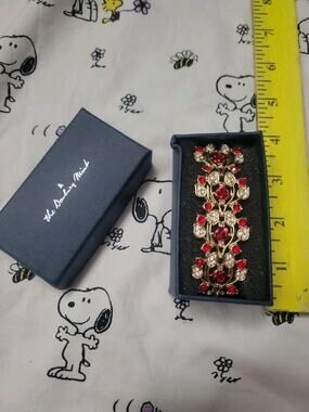 The Danbury Mint Stretch Bracelet Red And White Stones Seasonal Sensation